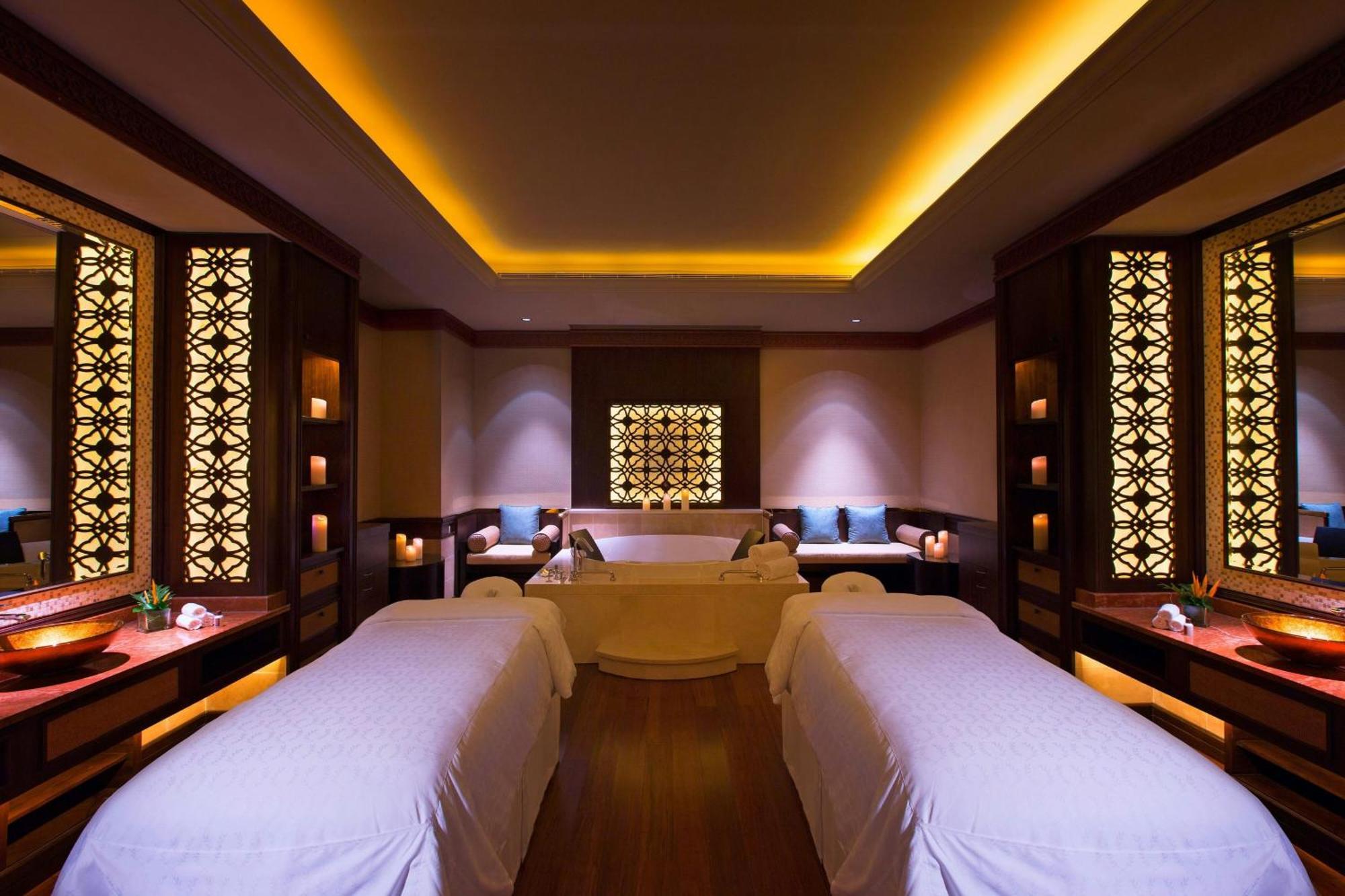 Londoner Grand, A Luxury Collection Hotel, 5*